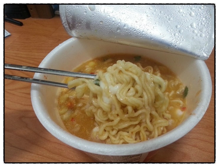 농심 우육탕 컵라면!! 얼큰하고 시원하네요^^ 농심 우육탕 컵라면!! 얼큰하고 시원하네요^^