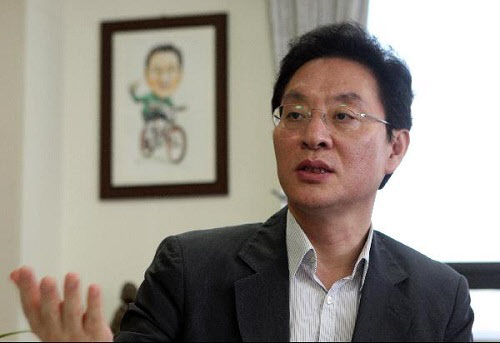 與정두언, '동작乙 <b>나경원</b>' 도우며 2년 만에 활동재개…"날 출당... 