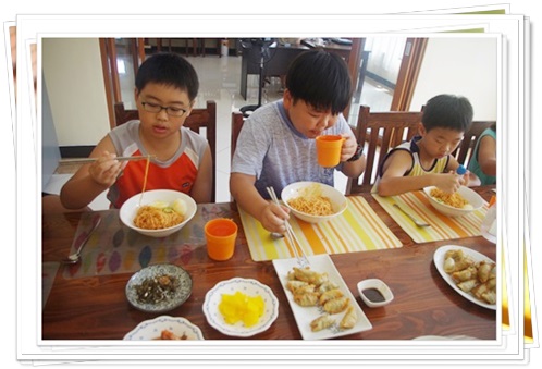  맛있는 점심식사(2014년8월16일토요일/비빔면&군만두)