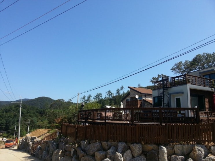  8월30일 구름 한점없는 화창한 날씨의 휘닉스139빌리지 전원단지입니다