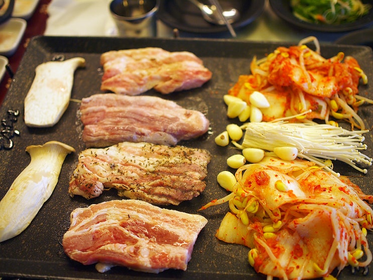  8가지 색깔로 즐기는 구의역 맛집 팔색삼겹살 