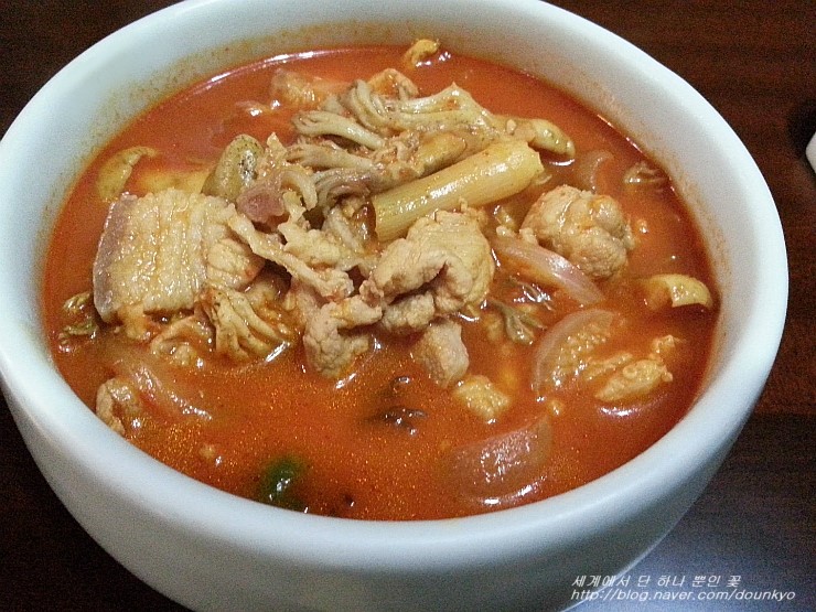  싸리버섯과 밤버섯 고추장찌개 (ホウキタケとクリタケのコチュジャンチゲ)
