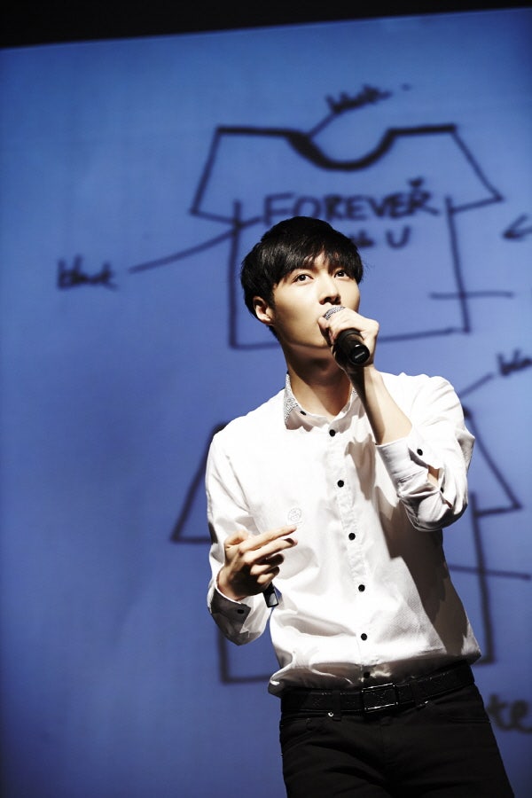 [EXO] 141017 EXO公式ファンクラブEXO-Lホームページ スタッフダイアリー: EXO レイ 誕生日パーティー写真＆動画更新