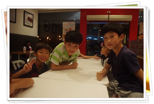  Kelly's friends went to 본촌치킨(2014년10월27일월요일)3rd.