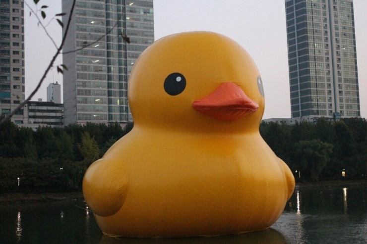  20년지기 베프와 석촌호수 러버덕 구경 !