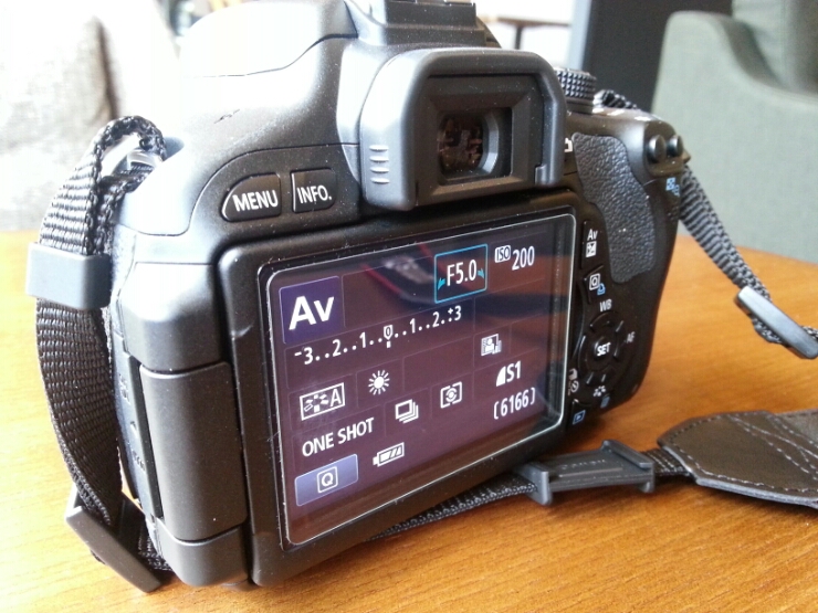  캐논 600d 액정보호커버 장착