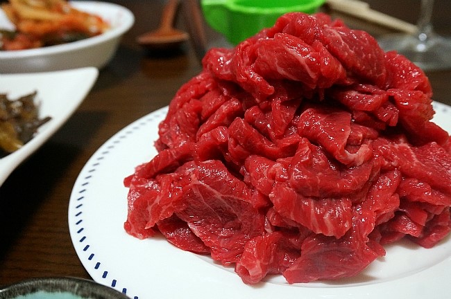  주말엔 육사시미 와 1++꽃등심