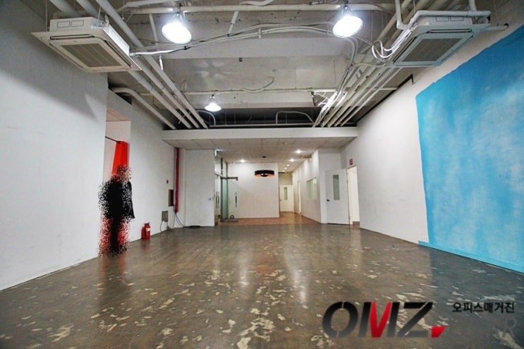 강남 스튜디오임대 - 층고4.5m , 시설비 없음, 룸5개, 찾기쉬운 위치
