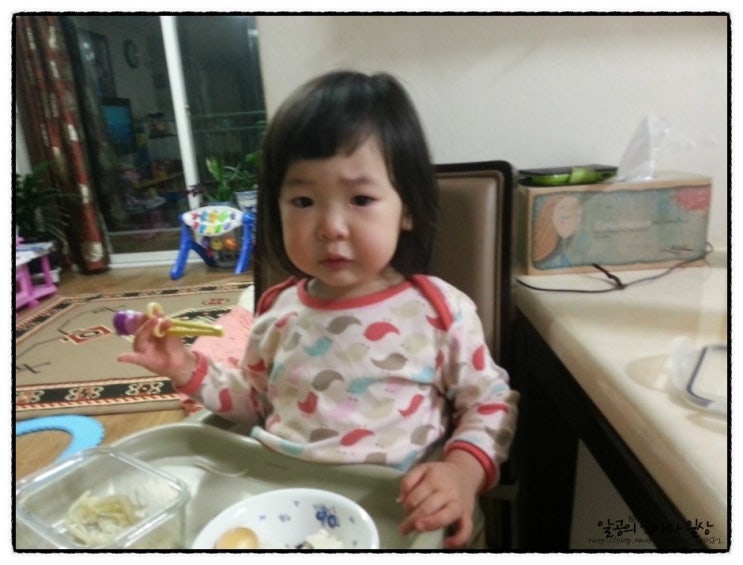 생후23개월 : 젓가락으로 콩 집어먹기 성공^^ 생후23개월 : 젓가락으로 콩 집어먹기 성공^^