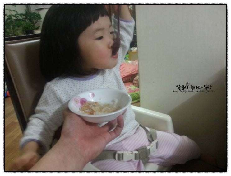 아기후식 : 누룽지를 참 좋아해요^^ 아기후식 : 누룽지를 참 좋아해요^^