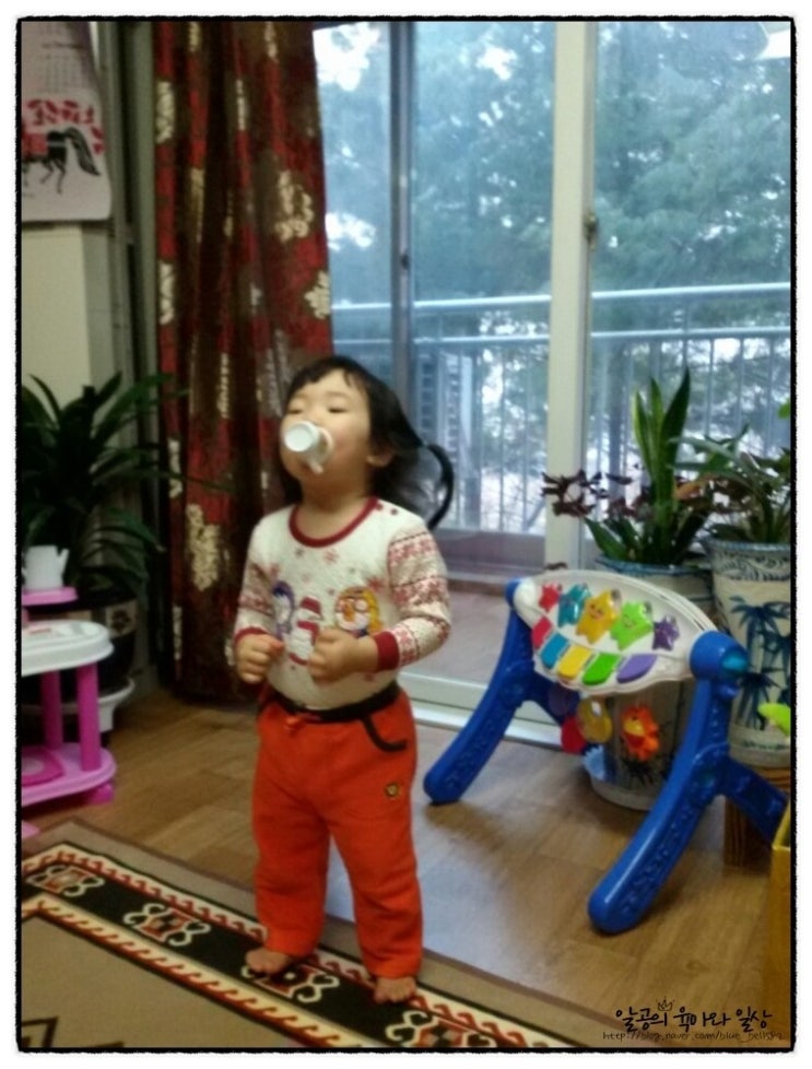 생후23개월 : 입으로 컵 빨아당기기!!^^