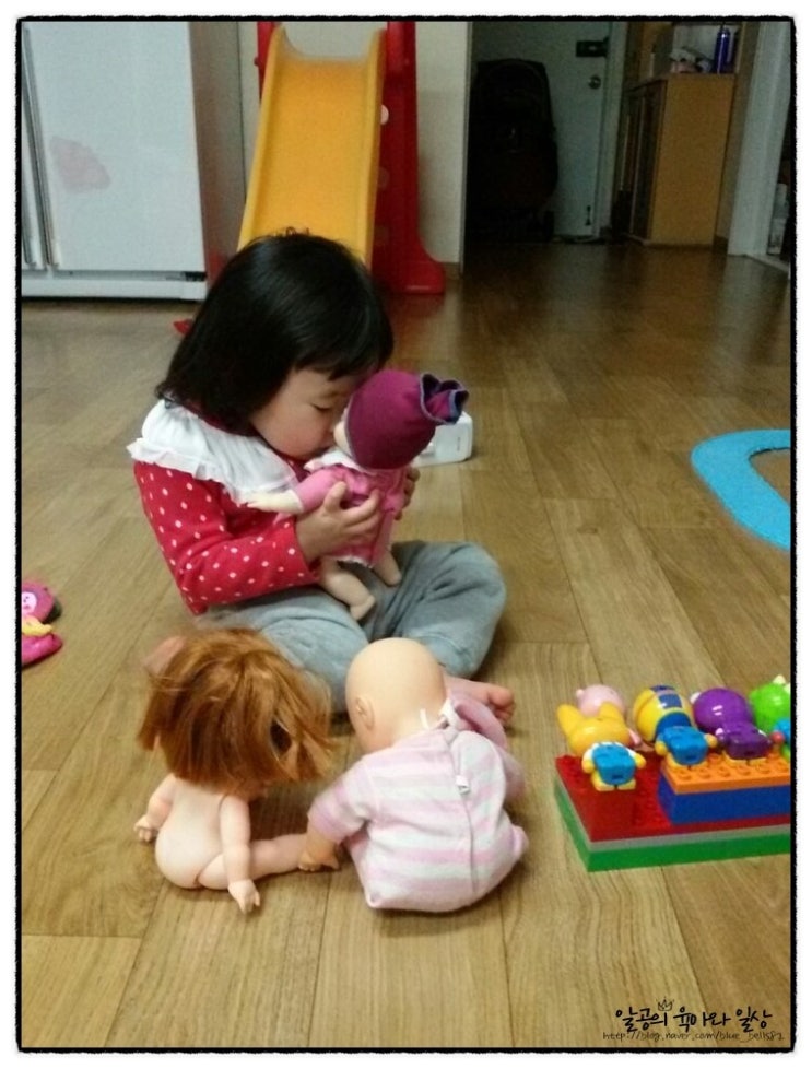 생후23개월 : 인형들 데리고 놀기ㅋㅋ 생후23개월 : 인형들 데리고 놀기ㅋㅋ