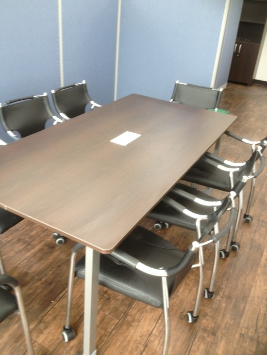 회의용 테이블 및 의자