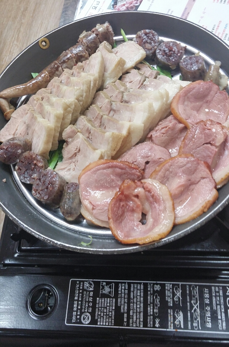  홍대입구역 맛집 / 홍대 맛집 고기집 / 돈코보쌈