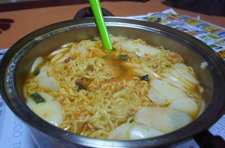  떡이 들어가야 역시 맛있어요