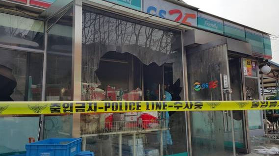  죄없는 3명을 쏠수밖에 없엇나....