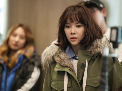 <b>황정음</b> 더블유<b>코리아</b> 뷰티화보 공개