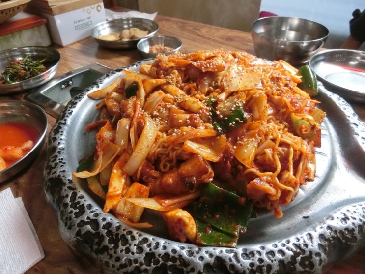  (용답동맛집/답십리맛집) 통돼지두루치기&김치찌개전문점