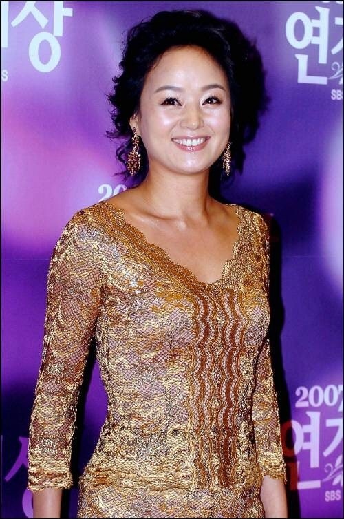 (대표적인 커리어우먼팔자)배종옥 사주