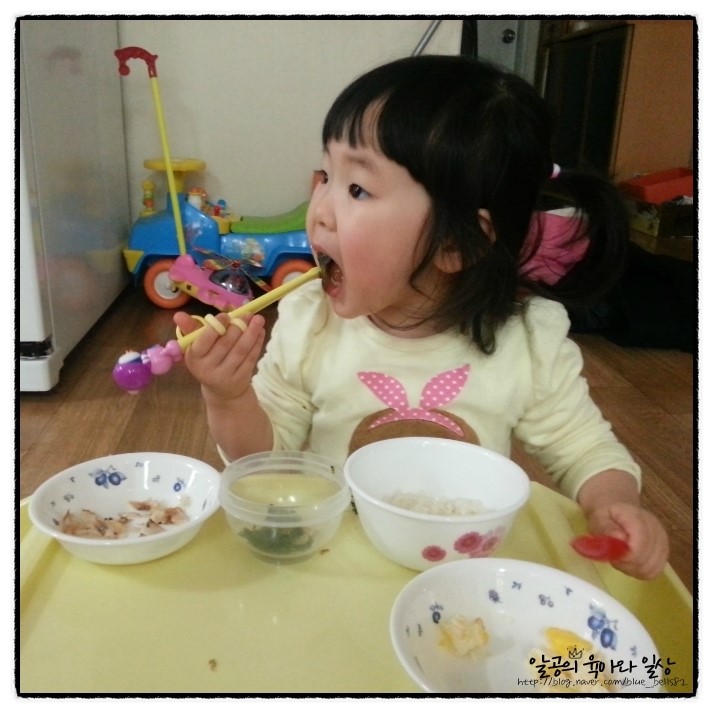 다이소 다용도 책상 : 달이 사이즈에 딱이네요ㅋㅋ 다이소 다용도 책상 : 달이 사이즈에 딱이네요ㅋㅋ