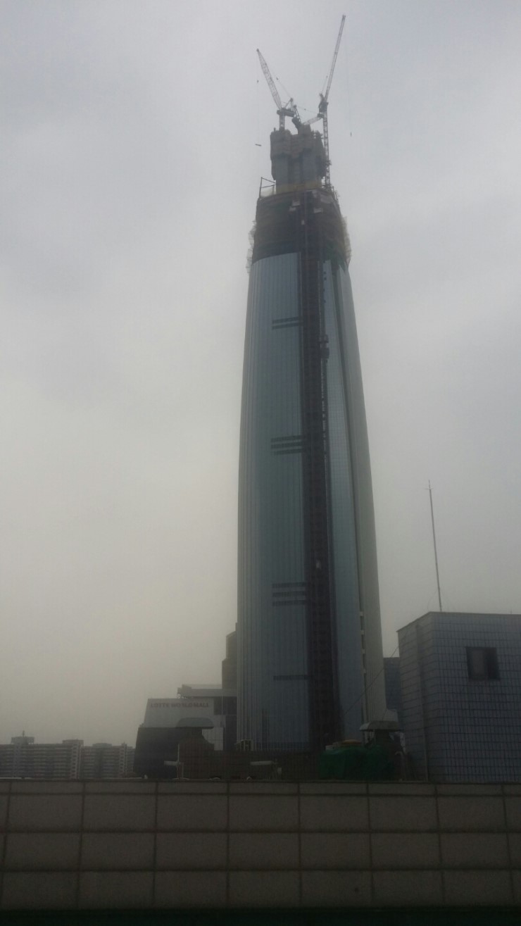  롯데타워 풍경보며 사색을...