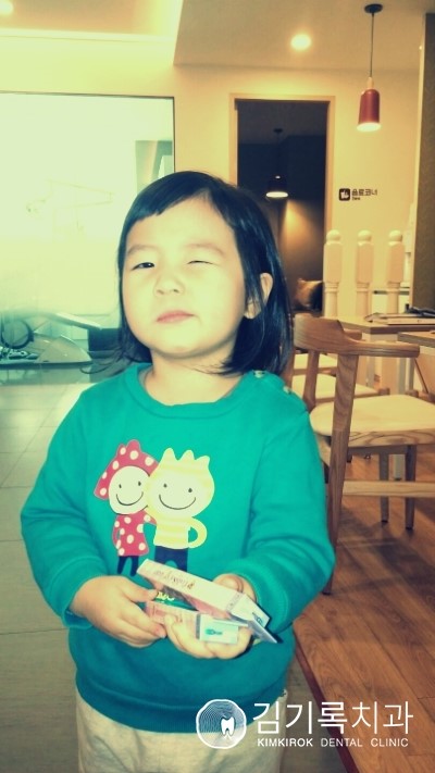 2세 여아, 충치 레진치료 했어요^^