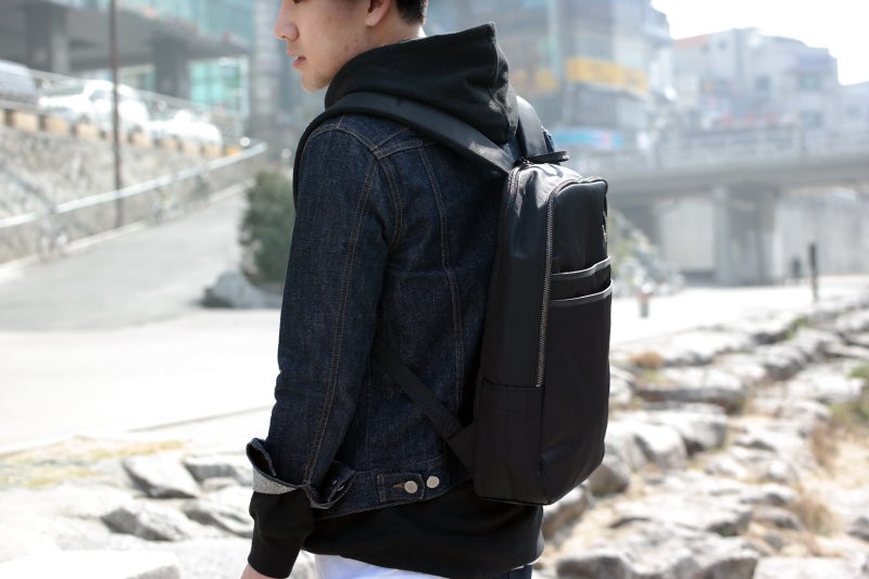 윌리콧 브릭스 백팩을 활용한 남자 데일리룩 코디