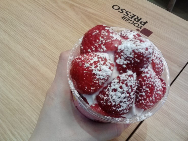  요거프레소에서 메리딸기