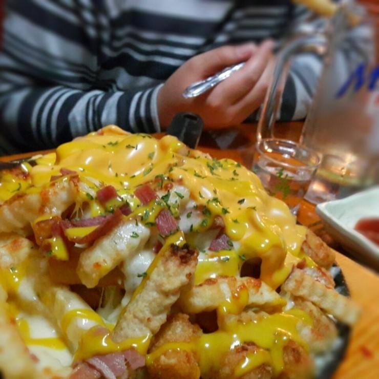  [신천맛집,신천술집추천] LP음악도 들을 수 있고 호텔주방장님의 멋진 안주도 있는 신천맛집 '나의옛날이야기'가 영화[헬머니]에 나왔어요