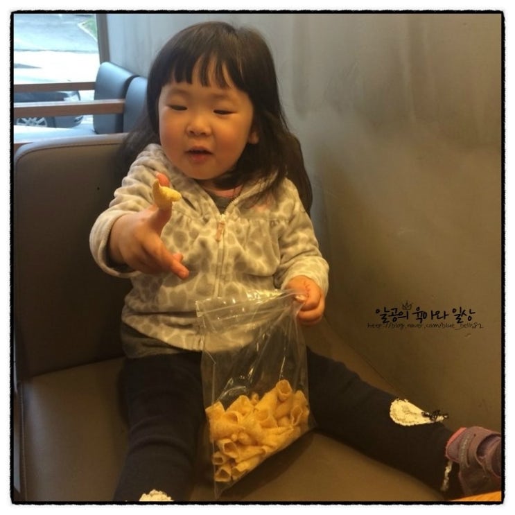 꼬깔콘을 좋아하는 달이ㅋㅋ 꼬깔콘을 좋아하는 달이ㅋㅋ