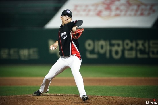 박세웅을 내주고 <b>장성우</b>를 받은 KT위즈, 근시안적인 팀 운영을... 