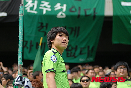 <b>전북</b>의 <b>원클럽맨 최철순</b>, MGB 응원을 리딩하다!