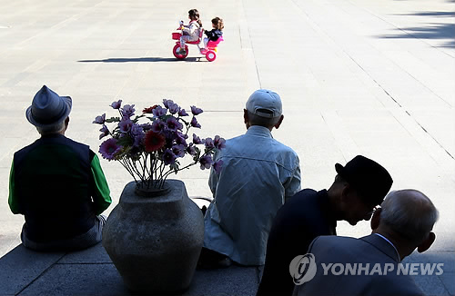 서울시 노인 인구가 유소년 인구 첫 추월