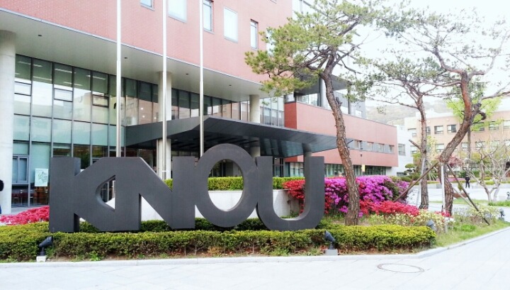 봉사단 선후배간의 산행 봉사단 선후배간의 산행