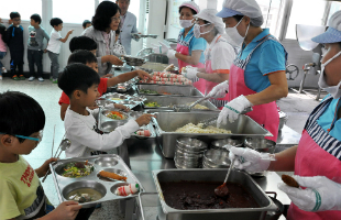 [충청미디어] 전국 최초 충북 무상급식 '흔들'