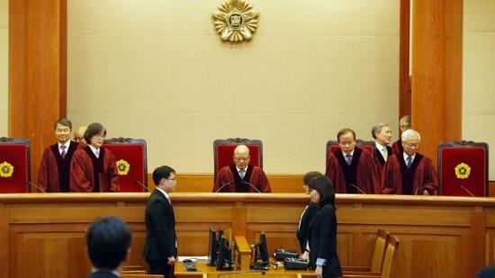 <b>헌재</b> 전교조 해직교사 조합원자격없다 <b>교원노조법</b> 합헌