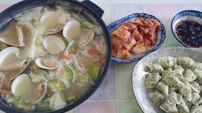  생합칼국수 국물이 끝내줘요 