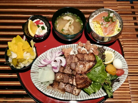  홍대 비너스키친. 여름날에 오키나와 정식 맛보기