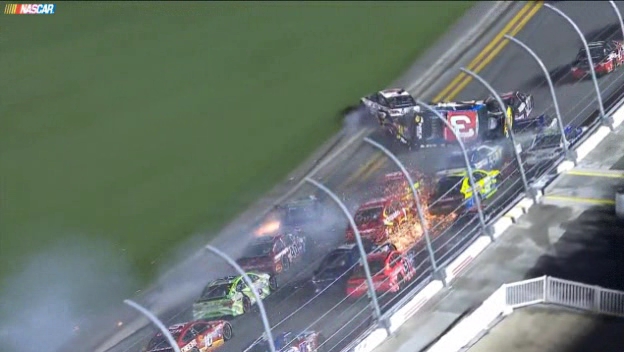 나스카 (NASCAR) <b>자동차 경주</b> 대회 충돌 <b>사고</b> - 데이토나 <b>경주</b>장