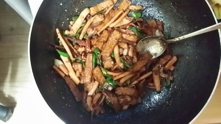  반건조 오징어로 만든 오징어볶음 반찬