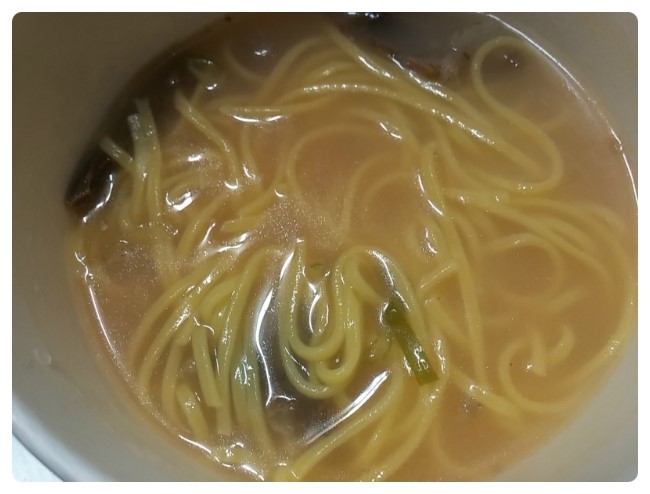  곰탕에 면 넣었어요>.<