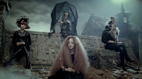 2NE1(투애니원) – 아파 듣기/가사/뮤비!!
