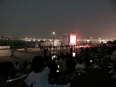  토요일에 한강 가서 불꽃놀이 봤어요 