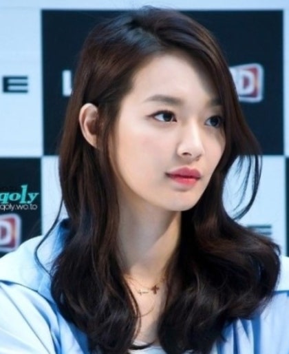 갈색 생머리를 가진 연예인