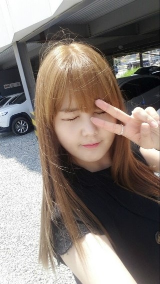 갈색 생머리를 가진 연예인