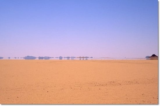 신기루 (신기루 영어 : mirage )는 밀도 가 다른 대기 속에서 빛 이 굴절 하여 지상과 해상의 물....