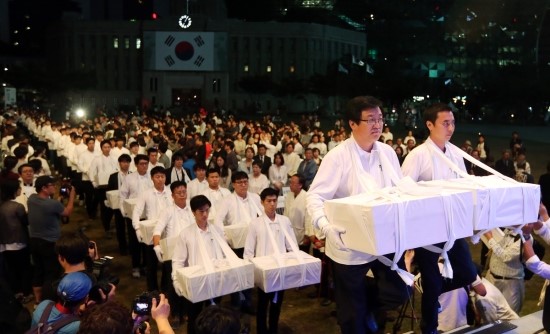 70년 만에 열린 日 강제노동 희생자 115명의 장례식(사진)