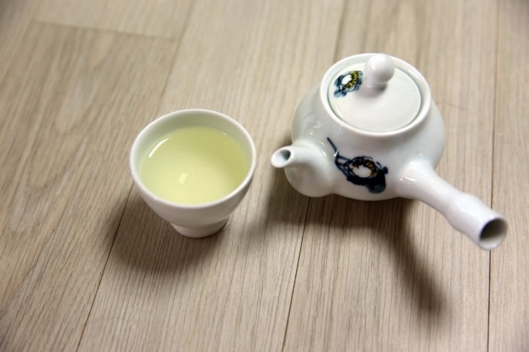  은은한 향이 매력적인 연꽃차 괜찮네요.