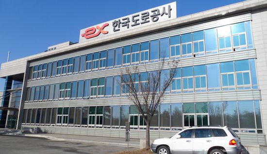 도공, 휴게소 부설주유소…"매출 비슷해도 임대료는 제각각?" 도공, 휴게소 부설주유소…"매출 비슷해도 임대료는 제각각?"