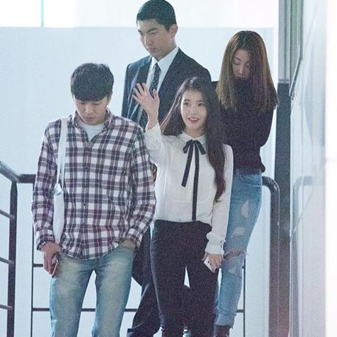  아이유 사진 3장